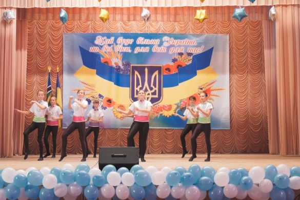 Майбутнє твориться сьогодні - талановитих дітей Покровського району відзначили грамотами та подарунками