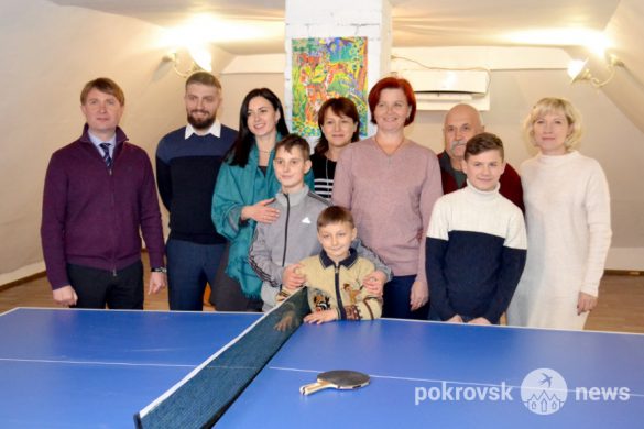 «Донецксталь» помогла мирноградской многодетной семье обустроить комнату комфорта и отдыха