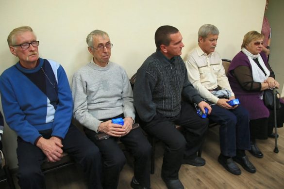 Покровська влада в Міжнародний день сліпих зустрілась з людьми з вадами зору