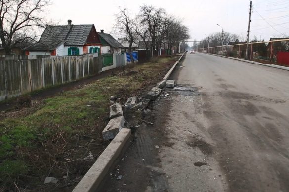 Чергова ДТП у Покровську - на вулиці Шмідта зіштовхнулись вантажівка та легковик