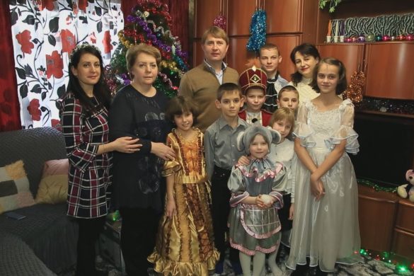 Подарунки від міської влади Мирнограда отримали вихованці одного з будинків сімейного типу