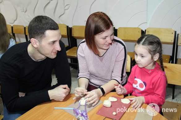 В детском саду «Дружный» ШУ «ПОКРОВСКОЕ» дети вместе с родителями мастерили поделки ко Дню Святого Николая