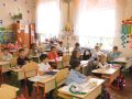 Новими партами укомплектовують перші класи закладів Покровського міського відділу освіти