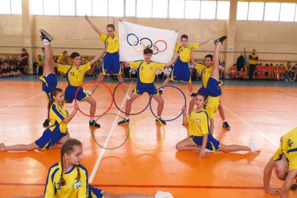 14 шкільних команд взяли участь у міському етапі «Олімпійського лелеченя»