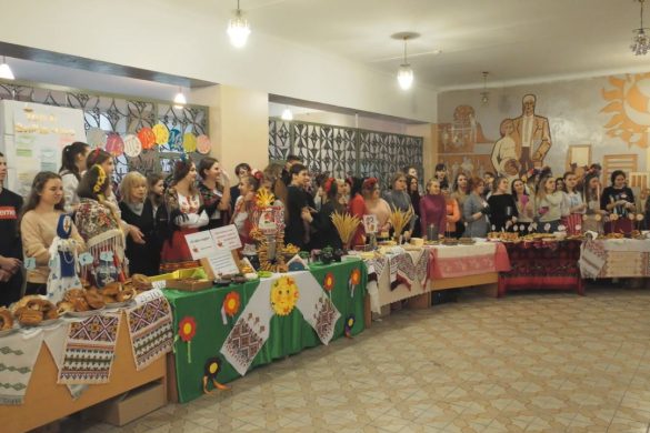 У Покровському педагогічному коледжі яскраво, весело та смачно зустріли Масляну