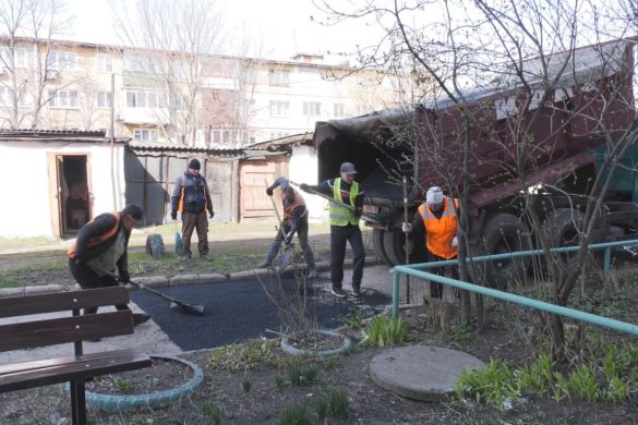 Ремонт міських доріг триває у Мирнограді