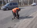 Для жінок і не тільки: дорожники підлатали частину доріг до 8 Березня