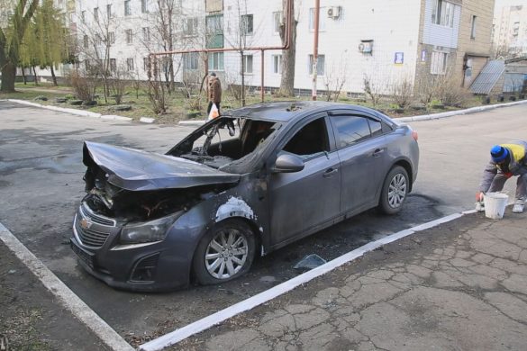 Підпал чи неприємна випадковість? У Покровську вночі згорів автомобіль Chevrolet Cruze