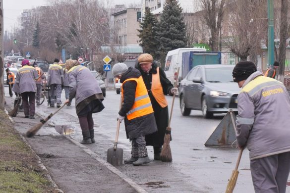 Традиційне весняне прибирання вулиць розпочалось у Покровську