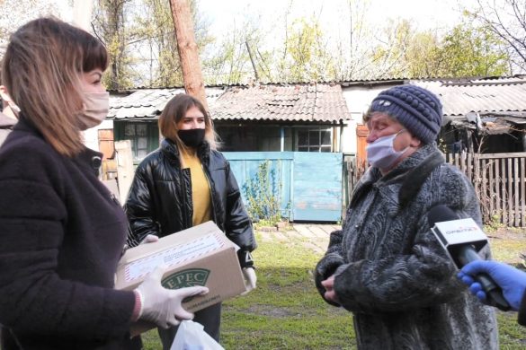 Продуктові набори отримали пенсіонери - колишні працівники підприємств-партнерів ПРАТ «Донецьксталь»