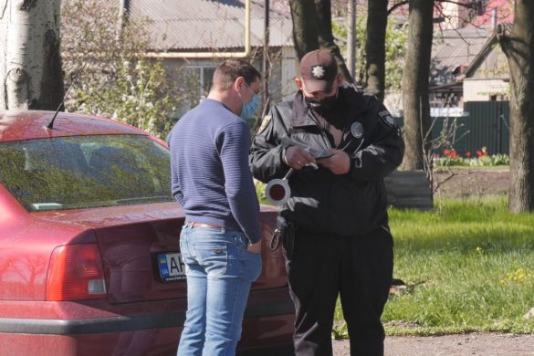 Поліцейські з усієї області перевіряють у Покровську дотримання ПДР