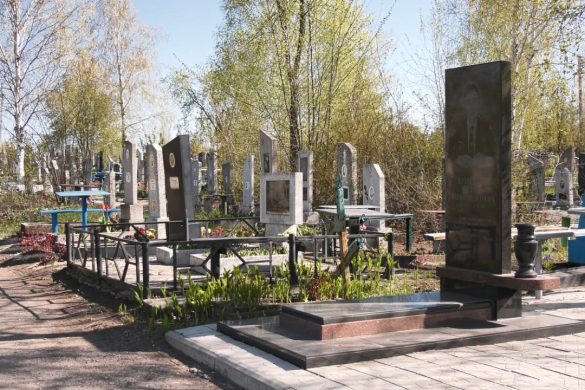 Кладовища Покровська приводять до ладу, але їх відвідування у поминальні дні заборонене