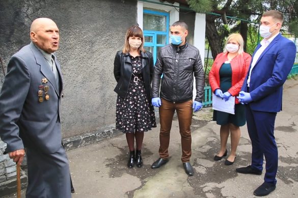Напередодні Дня Перемоги активна молодь підприємств-партнерів ПРАТ «Донецьксталь» привітала ветеранів