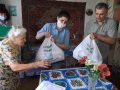 Продуктові набори та ноутбук: у Мирнограді допомагають нужденним