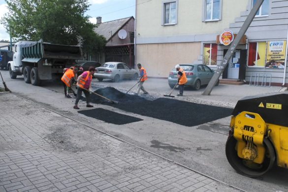 У Покровську завершився перший етап поточного відновлення асфальтного покриття