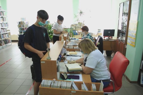 За книгами – в масках! Бібліотеки відкрили свої двері для читачів