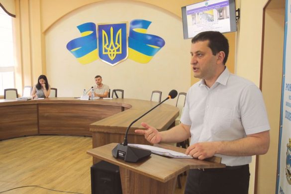 Депутатське навчання: нові програми та перерозподіл коштів для покровських недобудов