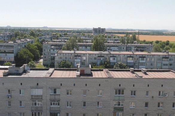 Готуй крівлю літом: у Покровську тривають капітальні і поточні ремонти багатоповерхівок