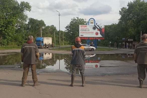 Перекриття дороги, візит до прокурора та звернення депутатів - протест гірників «Краснолиманської» триває
