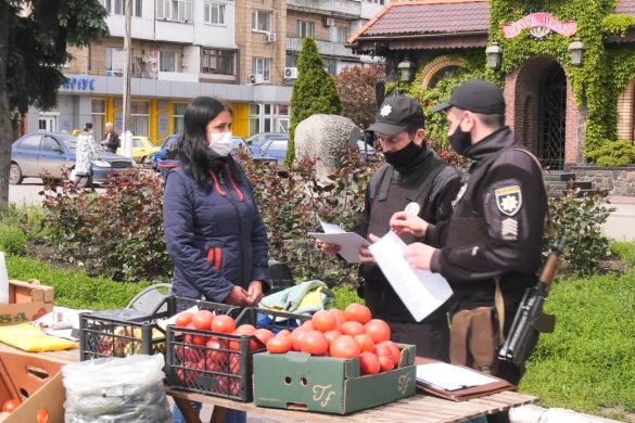 У Покровськ із послабленням карантину повернулася стихійна торгівля