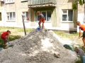Дозвілля для маленьких мешканців Мирнограда - на дитячі майданчики міста розвозять пісок