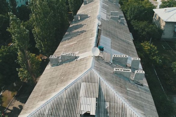 У Покровську продовжується ремонт крівель міських багатоповерхівок