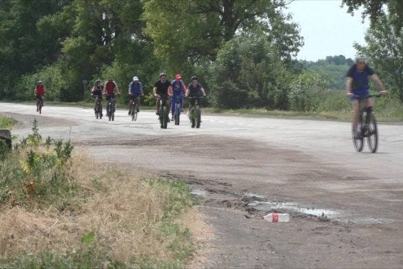 У Добропіллі пройшов урочистий велопробіг до Дня Конституції та Дня молоді