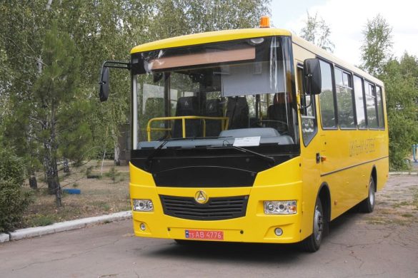 Автопарк навчальних закладів Покровського району поповнився шкільним автобусом