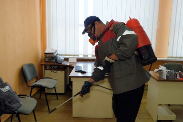 Щоб убезпечитися від зараження на коронавірус: у місцях спільного користування проводять санітарну обробку