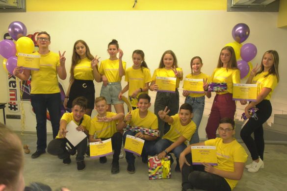 Підлітків Покровська вчили відео-блогерству