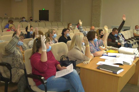 Вибори у Покровську: кандидати зареєстровані всі, а от партії - ні