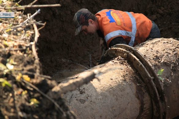 Триває ремонт водогону «Карлівка – Рівне»