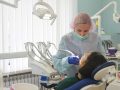 Щитки, одноразові халати та респіратори. Покровські стоматологи пристосувались до роботи в пандемію