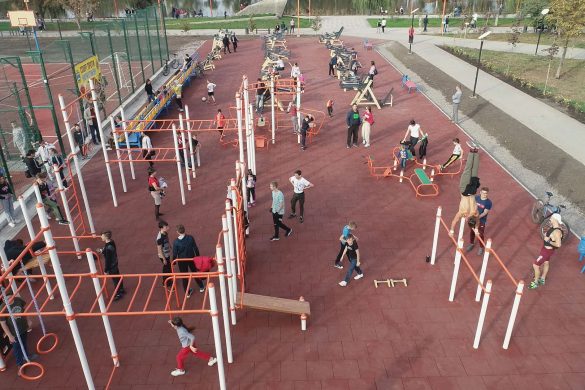 Спорт цілодобово: у парку «Ювілейний» запрацював мультифункціональний майданчик