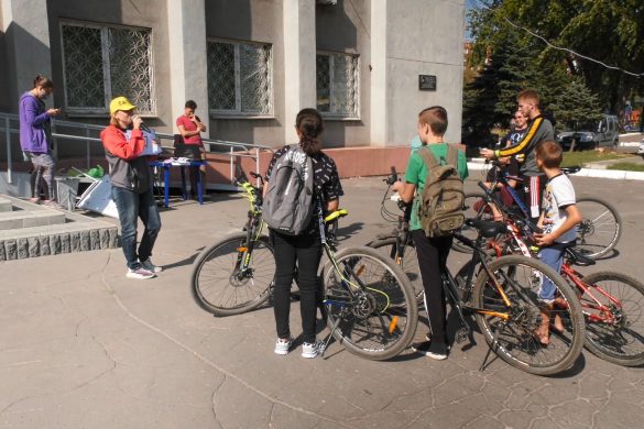 Гарна новина для велосипедистів: у Покровську з'явилися велопарковки