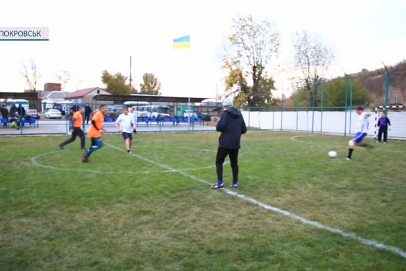Путійці «Вуглепромтрансу» проти адміністрації, або Фінальні ігри традиційного футболу