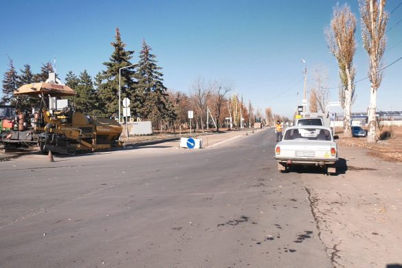 На вулиці Шосейній знову працює дорожня техніка