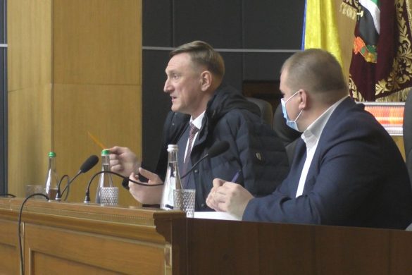 Старий голова, нові заступники та секретар. У Добропіллі відбулась перша сесія нової міськради