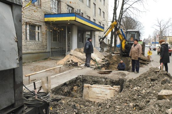 Тимчасово без тепла. Через аварію на тепломережі без опалення залишились будинки у центрі міста