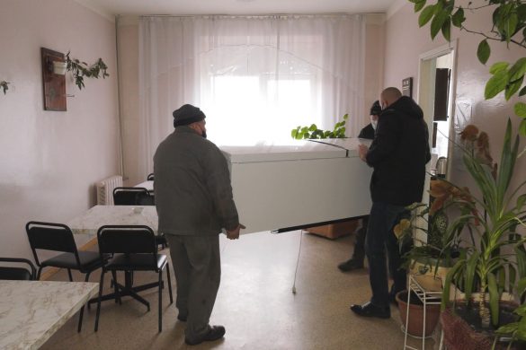 Приємні сюрпризи напередодні свят. Компанія «Донецьксталь» подарувала Мирноградській ЦМЛ побутову техніку