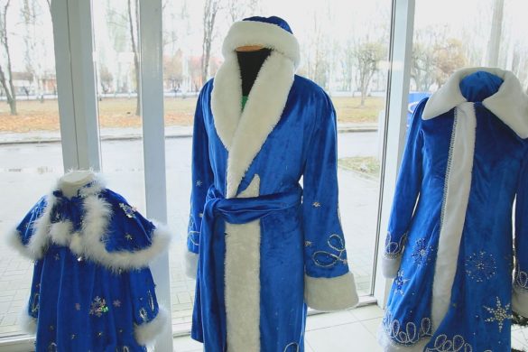 Дід Мороз та Снігуронька вдома. Скільки коштують костюми новорічних героїв?