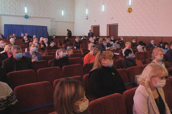 Новий голова та заступники. Відбулось перше сесійне засідання Покровської райради