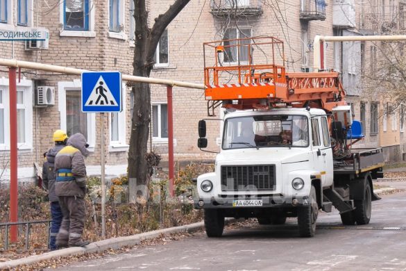 У родинській ЗОШ №36 міняють електрокабель