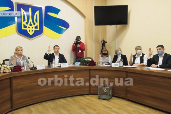 Новообрані депутати Покровської міської ради зібралися на першу сесію