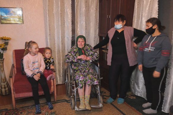 Сирітство, війна та голод. Покровчанка Оксана Осаула святкує свій 90-й день народження