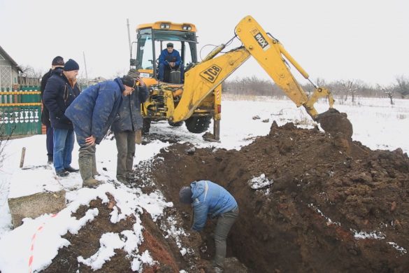 Ремонт одразу в трьох місцях. У Мирнограді водоканал усуває аварійні ситуації