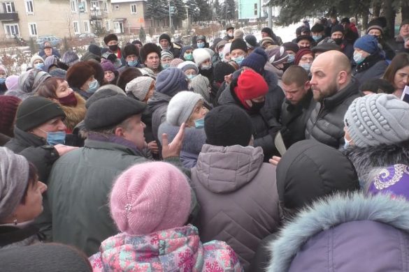 «Ні» - високим цінам на тепло! Жителі Білицького вийшли на акцію протесту