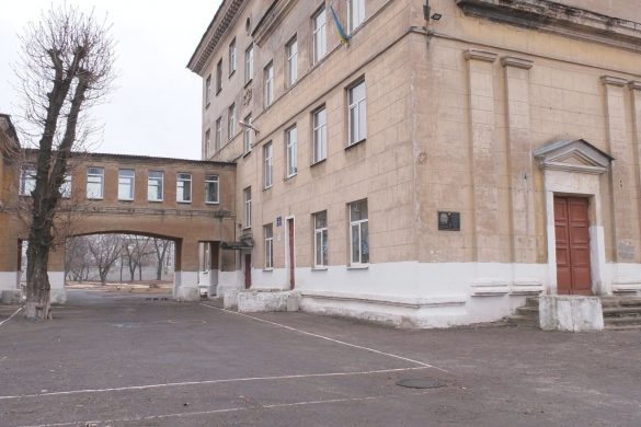 Покровська школа №4 попрощалась зі своїми учнями і готується до капремонту