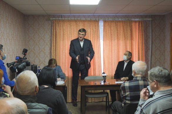 Зустріч старійшин Добропілля з Андрієм Аксьоновим: доля шахт, вугільних міст та комунальні питання