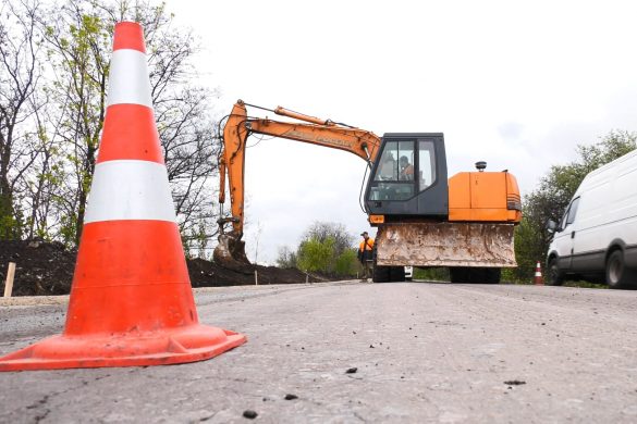 Дочекалися! Стартували роботи з відновлення дорожнього покриття на автошляху між Покровськом та Гришиним